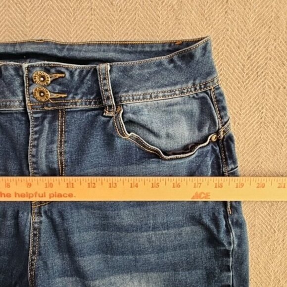 Ashley Stewart Jeans Women's 14 Tall (W30xL32) Med Wash Tapered Leg RN# 147502 - Picture 13 of 16